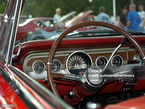Convertable Vermelho Vintage Interior - Fotografias de stock e mais imagens de Exposição de Carros - Exposição de Carros, Carro Desportivo, Carro