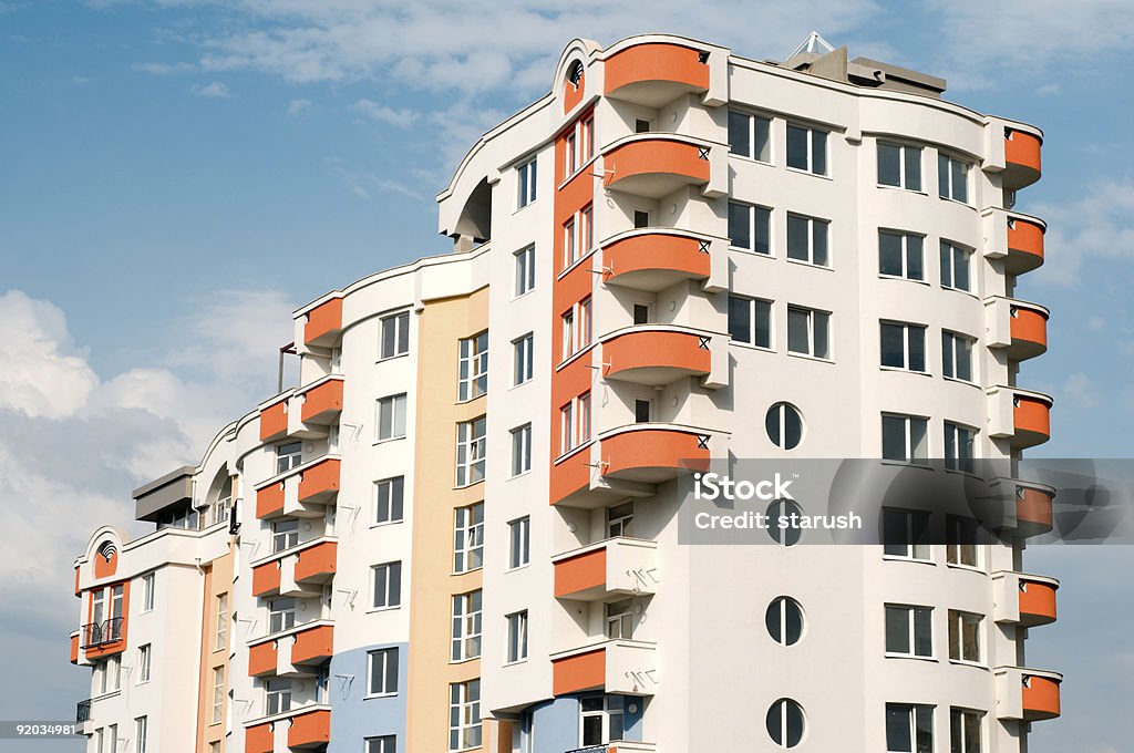 Nueva estructura residencial - Foto de stock de Alto - Descripción física libre de derechos