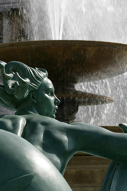istock Trafalgar Square fountain 92035188