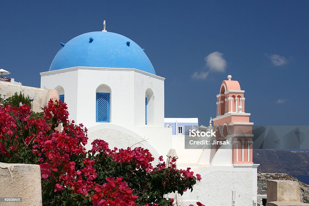 Iglesia en Santorini - Foto de stock de Asentamiento humano libre de derechos