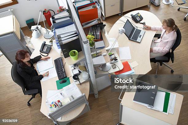 Symetric Stockfoto und mehr Bilder von Berufliche Beschäftigung - Berufliche Beschäftigung, Büro, Gespräch