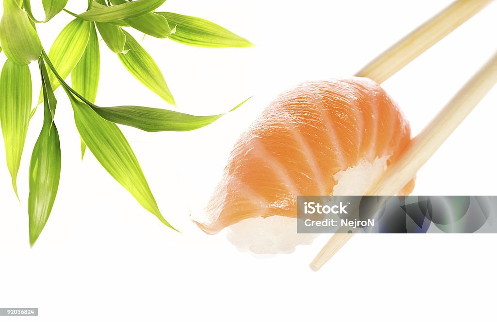 나무젓가락과 쥠 연어색 사시미 - 로열티 프리 건강한 식생활 스톡 사진