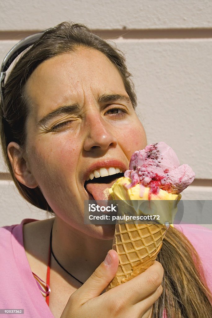 Lecken Eis Augen geschlossen - Lizenzfrei Blick in die Kamera Stock-Foto