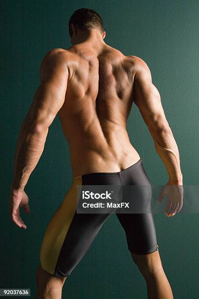 Construtor Do Corpo Masculino De - Fotografias de stock e mais imagens de Adulto - Adulto, Articulação humana, Braço Humano