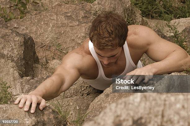 Escalada En Roca Foto de stock y más banco de imágenes de Cara humana - Cara humana, Montañismo, Adulto