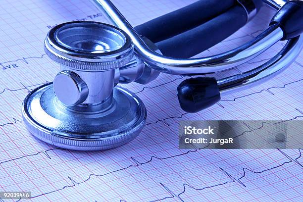 Stetoscopio E Cardiogram - Fotografie stock e altre immagini di Elettrocardiogramma - Elettrocardiogramma, Fonendoscopio, Risultati di esami medici