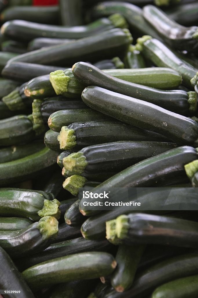 Zucchinis - Foto de stock de Abobrinha royalty-free