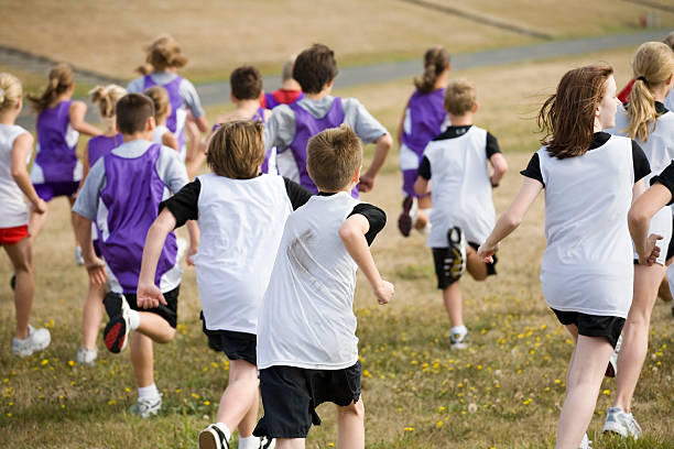 สองทีมข้ามประเทศในการแข่งขันใหญ่ - cross country running ภาพสต็อก ภาพถ่ายและรูปภาพปลอดค่าลิขสิทธิ์