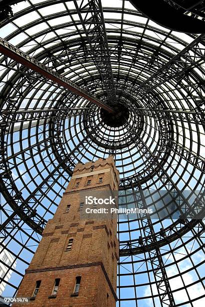 Foto de Apontando Skywards e mais fotos de stock de Melbourne - Austrália - Melbourne - Austrália, Setor de construção, Construindo