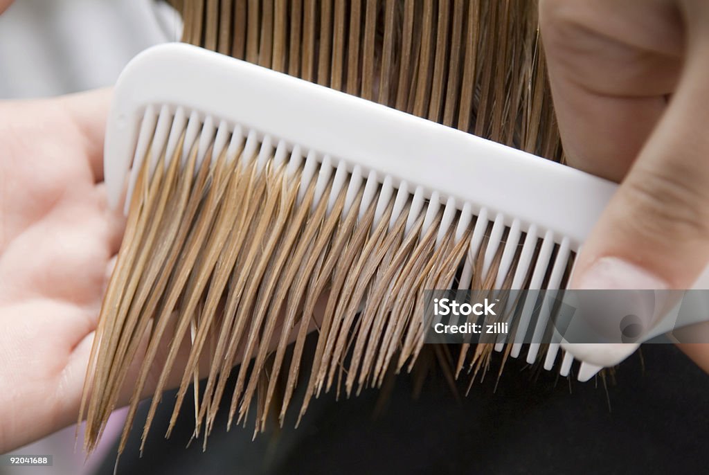 Peinar de cabello - Foto de stock de Adulto libre de derechos