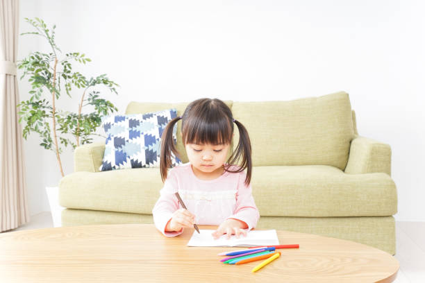 istock Child drawing pictures 920421818