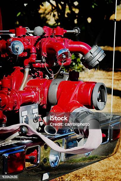 Vintage Firetruck De Lomo Foto de stock y más banco de imágenes de Acero - Acero, Adulto, Agua