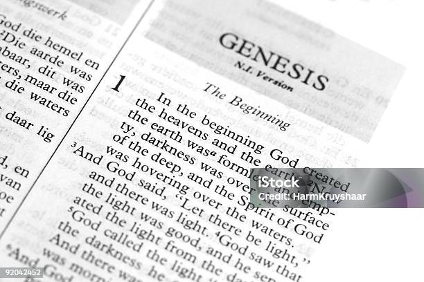 Foto de Genesis Texto De Bíblia e mais fotos de stock de Bíblia - Bíblia, Começo, Cristianismo