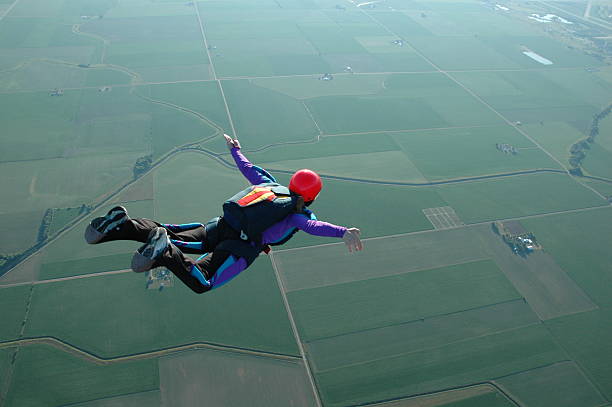 foto stock royalty-free: donna skydiving-posso volare. - freefall foto e immagini stock