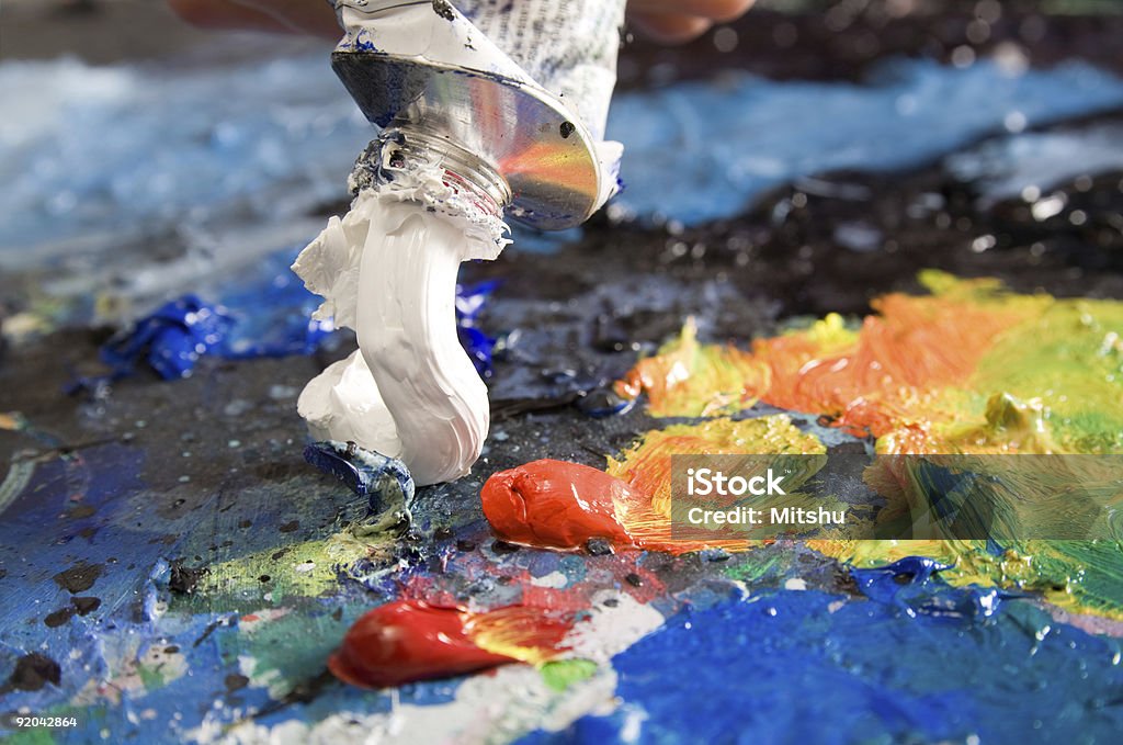 Blanc Peinture à l'huile ajouter aux artistes palette de couleurs - Photo de Tube libre de droits