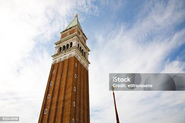 Torre Com Sino De Bruges Veneza Itália - Fotografias de stock e mais imagens de Arquitetura - Arquitetura, Bairro de São Marcos, Basílica