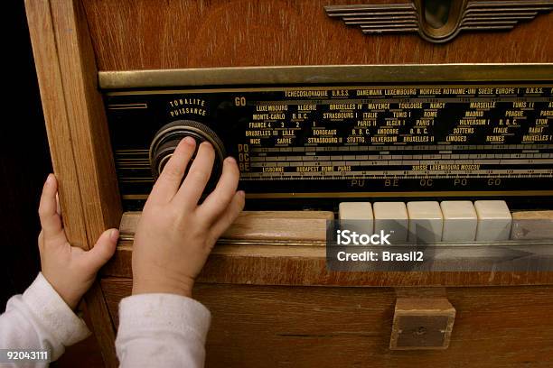 アンティークラジオ - ラジオのストックフォトや画像を多数ご用意 - ラジオ, 古い, 聞く