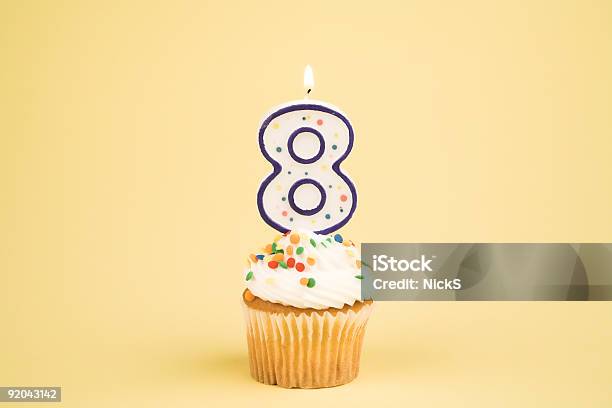 Cupcake Nummer Series 8 Stockfoto und mehr Bilder von Zahl 8 - Zahl 8, 8-9 Jahre, Kerze