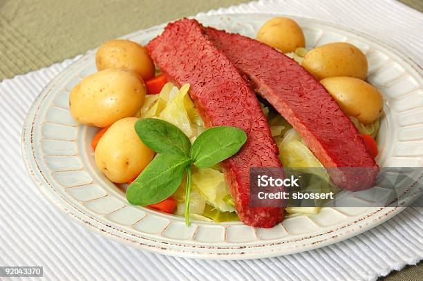 Corned Beef Und Kohl Stockfoto und mehr Bilder von Cornedbeef - Cornedbeef, Gemüsekohl, Saint Patricks-Tag