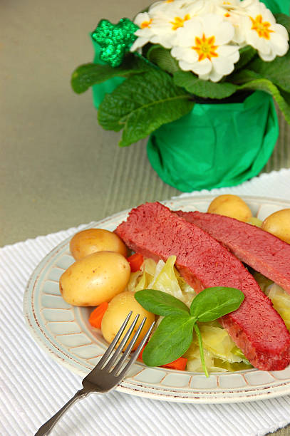 carne di manzo e cavolo - dinner corned beef irish culture st patricks day foto e immagini stock