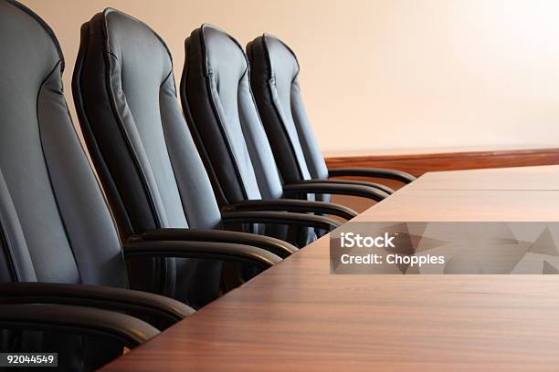 Krzesła W Sali Konferencyjnej - zdjęcia stockowe i więcej obrazów Bez ludzi - Bez ludzi, Biuro, Czarny kolor