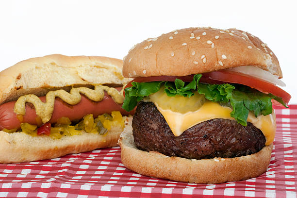 гамбургер и hotdog - hot dog hamburger burger grilled стоковые фото и изображения
