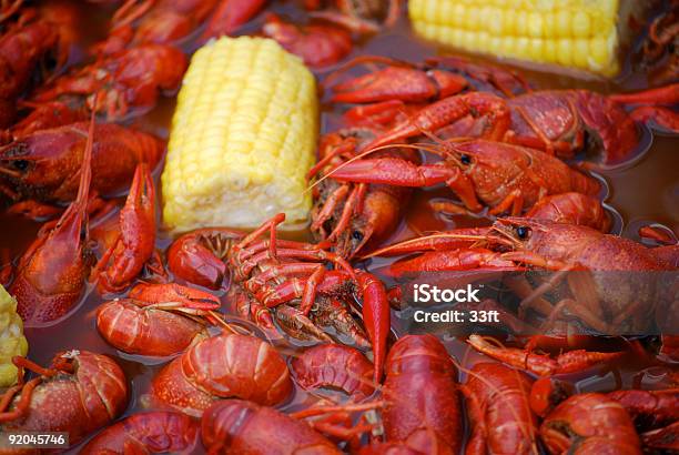 Crawfish Boil Parrillada Foto de stock y más banco de imágenes de Alimento - Alimento, Barbacoa - Comida, Carne