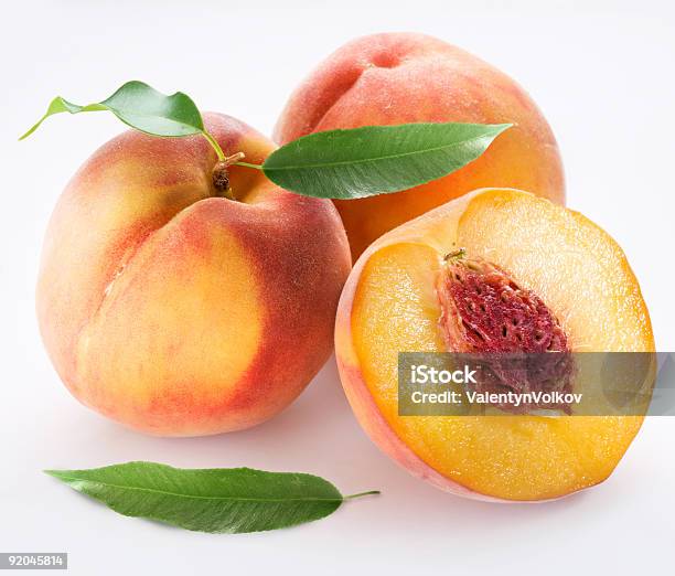 Photo libre de droit de Peaches banque d'images et plus d'images libres de droit de Aliment - Aliment, Aliments et boissons, Blanc