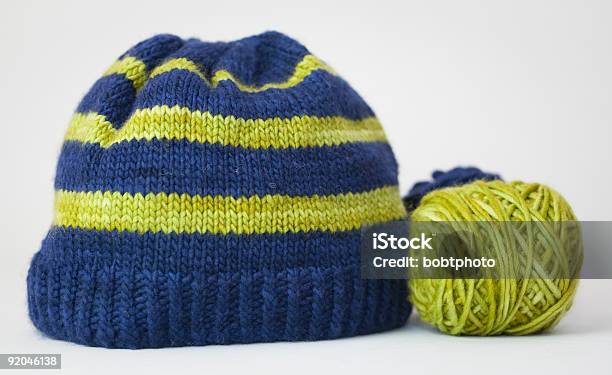 Gorro De Lã - Fotografias de stock e mais imagens de Chapéu - Chapéu, Gorro de Lã, Tricotar