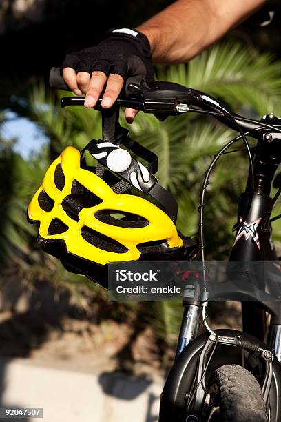 自転車用ヘルメット - カラー画像のストックフォトや画像を多数ご用意 - カラー画像, サイクリング, スポーツ
