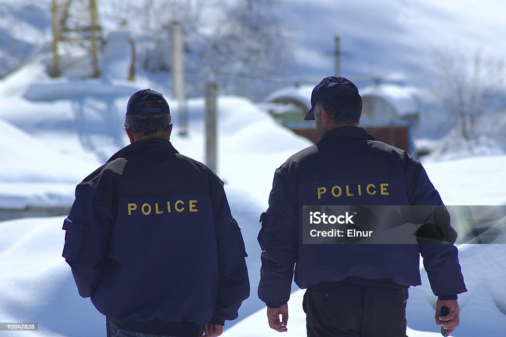 Guardia de la policía en invierno - Foto de stock de Cuerpo de policía libre de derechos