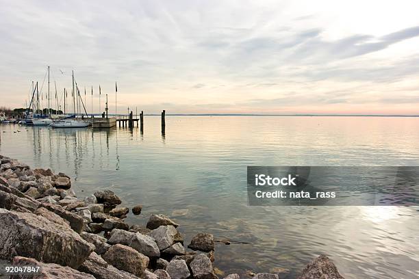 Pastel De Sol Foto de stock y más banco de imágenes de Agua - Agua, Agua estancada, Aire libre