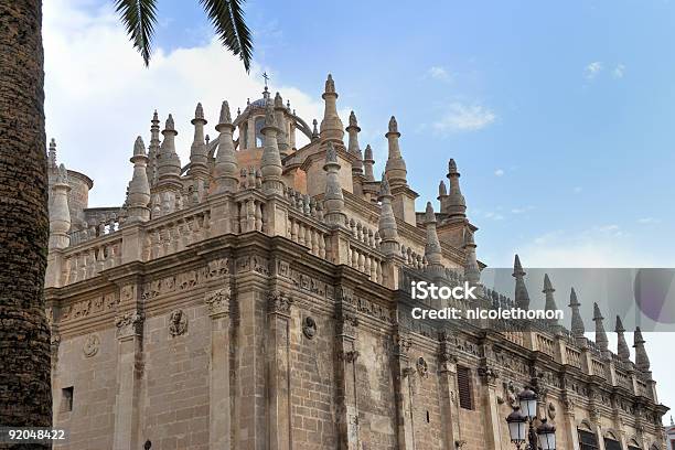 Catedral De Sevilla Foto de stock y más banco de imágenes de Arco - Característica arquitectónica - Arco - Característica arquitectónica, Arquitectura, Catedral