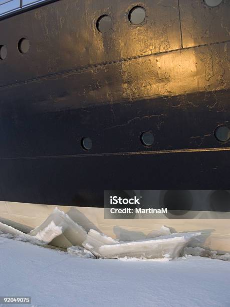 Cuerpo De Una Actividad Para Romper El Hielo Foto de stock y más banco de imágenes de Rompehielos - Rompehielos, Ártico, Embarcación marina