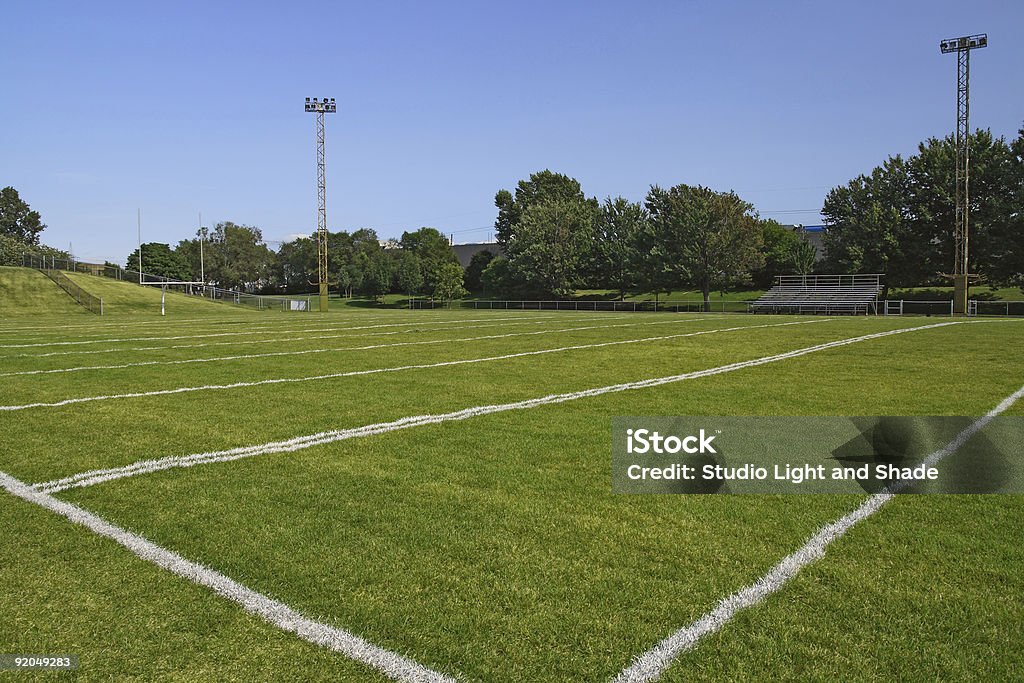 Campo di gioco di football americano - Foto stock royalty-free di Vista laterale