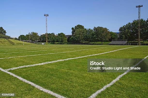 Campo Di Gioco Di Football Americano - Fotografie stock e altre immagini di Vista laterale - Vista laterale, Campo da football americano, End zone