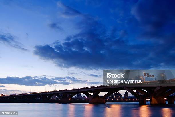Ponte Scena Notturna - Fotografie stock e altre immagini di Acqua - Acqua, Affari, Ambientazione esterna