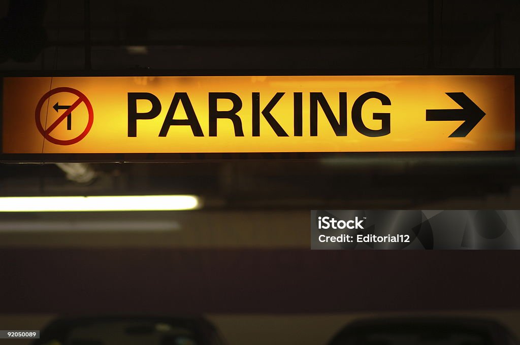 Parking - Zbiór zdjęć royalty-free (12-ta Godzina)