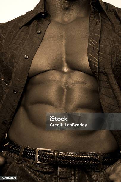 Negro Bodybuilder Foto de stock y más banco de imágenes de Sensualidad - Sensualidad, Africano-americano, Color negro