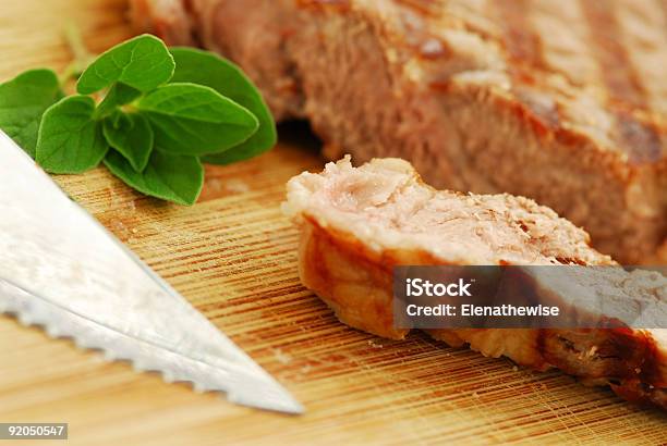 Bife Grelhado - Fotografias de stock e mais imagens de Alimentação Saudável - Alimentação Saudável, Bife, Carinhoso