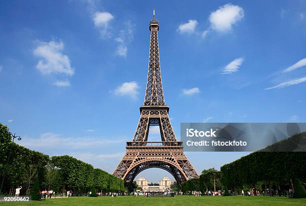 Parigi Con La Torre Eiffel - Fotografie stock e altre immagini di Architettura - Architettura, Bianco, Blu