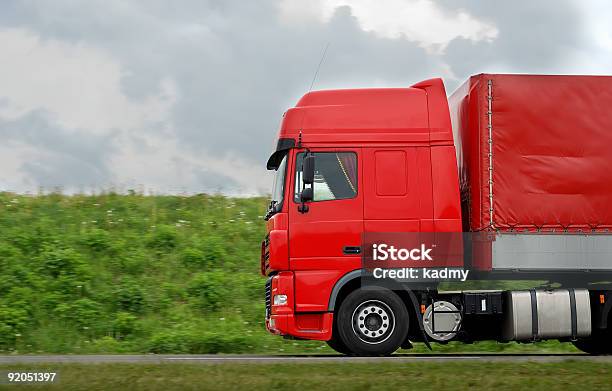 Rote Lkw Stockfoto und mehr Bilder von Rot - Rot, Schwer, Fahrgestell