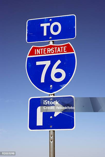 Znak Autostrady Międzystanowej - zdjęcia stockowe i więcej obrazów Ameryka - Ameryka, Bez ludzi, Droga wielopasmowa
