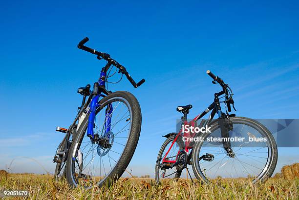 Fahrräder Stockfoto und mehr Bilder von Fahrrad - Fahrrad, Radfahren, Zwei Gegenstände