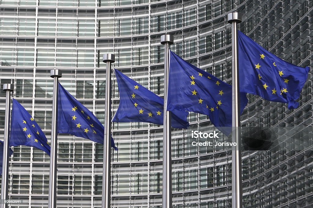 Flagi państw europejskich w Brukseli - Zbiór zdjęć royalty-free (Parlament Europejski)