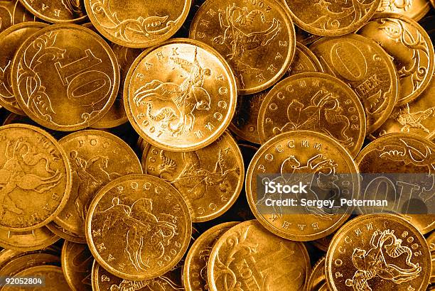 Золотые Монеты — стоковые фотографии и другие картинки Без людей - Без людей, Блестящий, Богатство