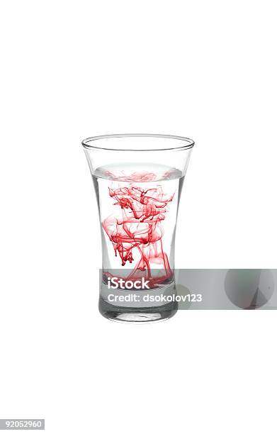Glassfull De Água Com Manchas Vermelhas - Fotografias de stock e mais imagens de Bebida - Bebida, Bebida Alcoólica, Cocktail