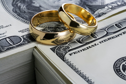 3d Render Gold Wedding Rings, For Engagement, Wedding, Love and Valentine's Day Concepts (İsolated on white & Clipping path)