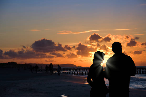 istock Silhouette of couple on beach 92053221