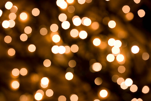 desenfocado luces de oro - christmas lights fotografías e imágenes de stock